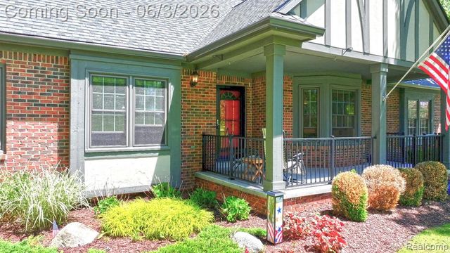 156 Sandhills Lane, Lake Orion, MI 48362