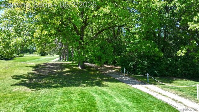 156 Sandhills Lane, Lake Orion, MI 48362