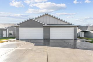 2921 S Bunker Hill Ct, Wichita, KS 67210