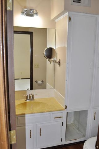 6638 Halsey Street, Shawnee, KS 66216