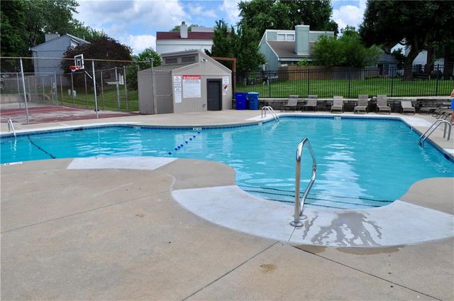 6638 Halsey Street, Shawnee, KS 66216