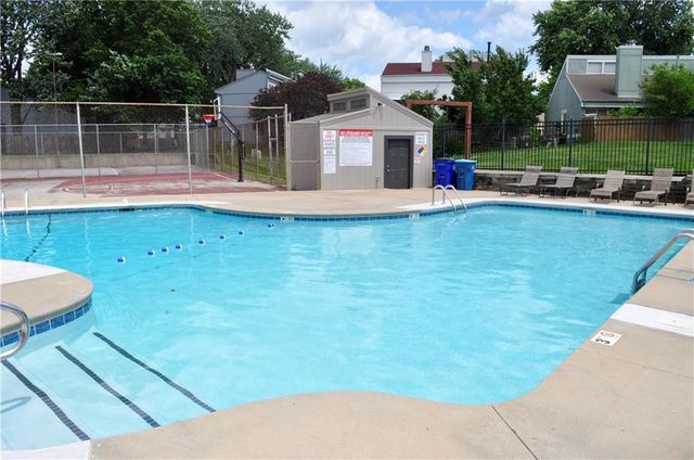 6638 Halsey Street, Shawnee, KS 66216