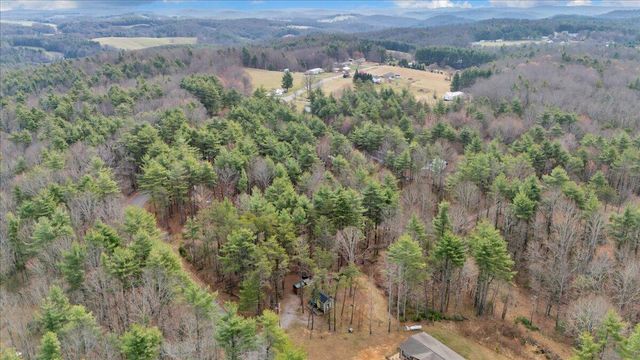 738 Jerry LN NE, Check, VA 24072