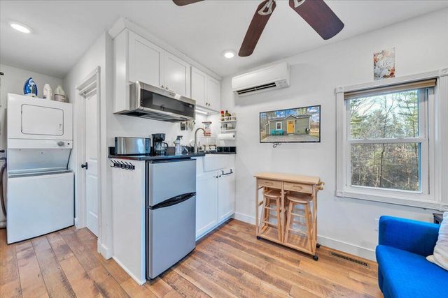738 Jerry LN NE, Check, VA 24072