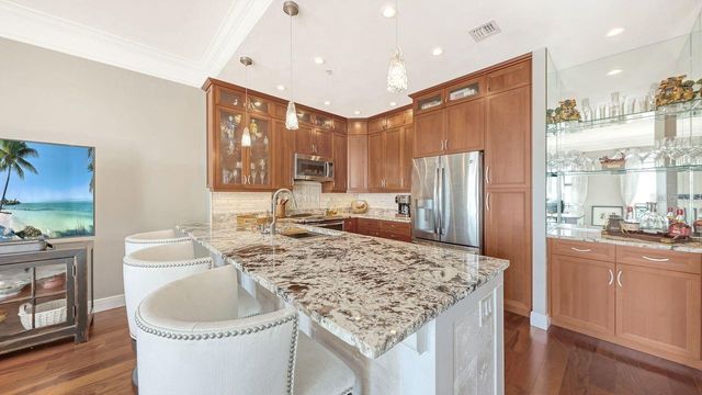 750 N TAMIAMI TRAIL PH08, Sarasota, FL 34236