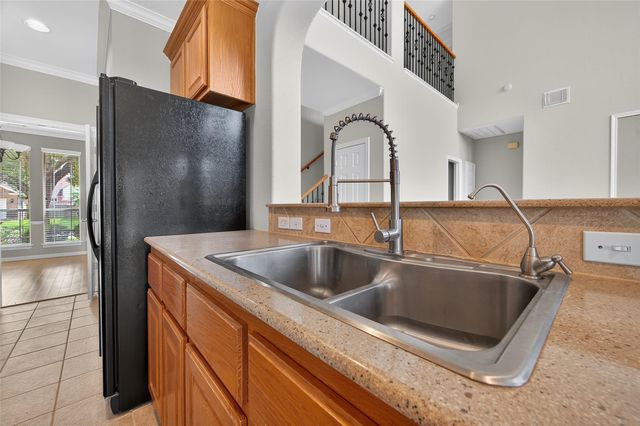 11711 Summer Brook Court, Pearland, TX 77584