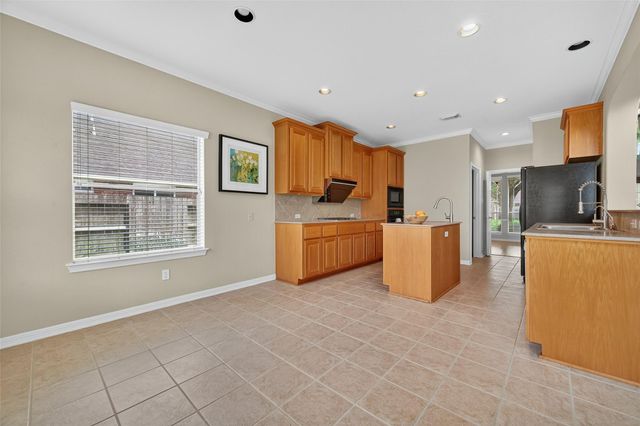 11711 Summer Brook Court, Pearland, TX 77584