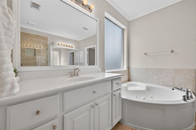 11711 Summer Brook Court, Pearland, TX 77584