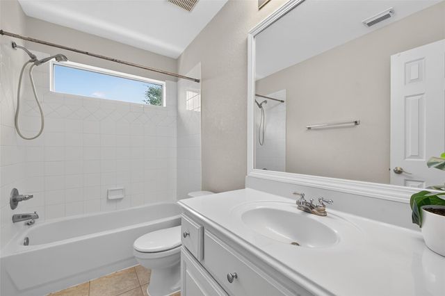 11711 Summer Brook Court, Pearland, TX 77584