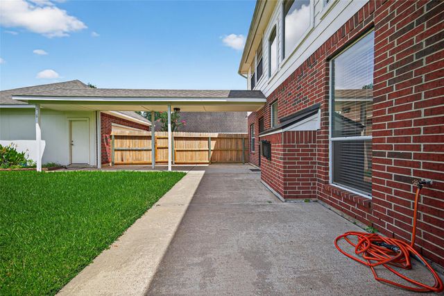 11711 Summer Brook Court, Pearland, TX 77584