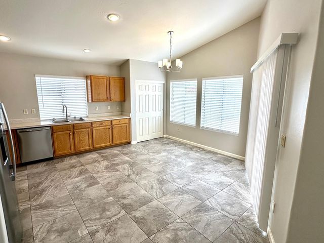 1329 E Cathedral Rock Drive, Phoenix, AZ 85048