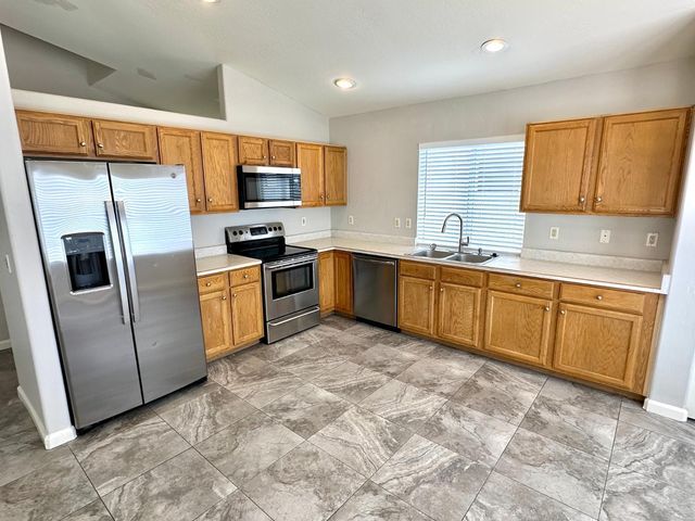 1329 E Cathedral Rock Drive, Phoenix, AZ 85048