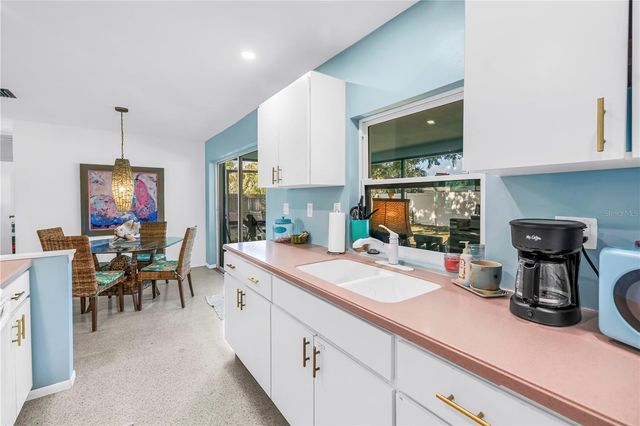 11478 IMPERIAL GROVE DRIVE E, Largo, FL 33774
