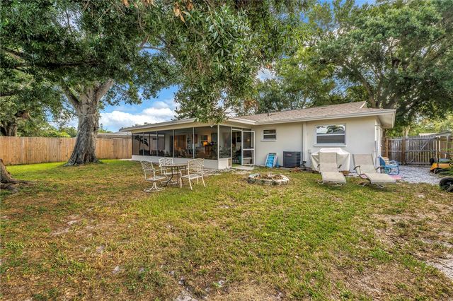 11478 IMPERIAL GROVE DRIVE E, Largo, FL 33774