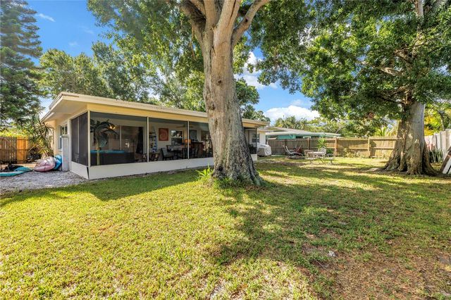11478 IMPERIAL GROVE DRIVE E, Largo, FL 33774