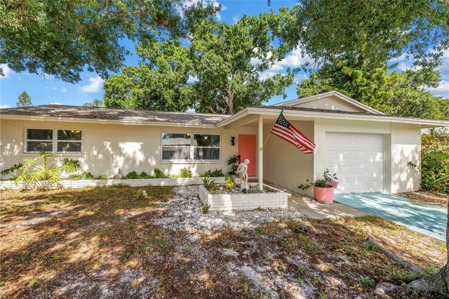 11478 IMPERIAL GROVE DRIVE E, Largo, FL 33774