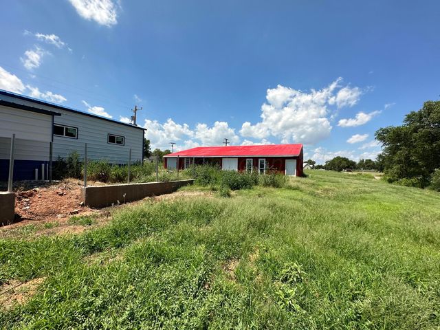 700 N Texas Street, Shamrock, TX 79079