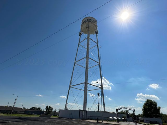 700 N Texas Street, Shamrock, TX 79079