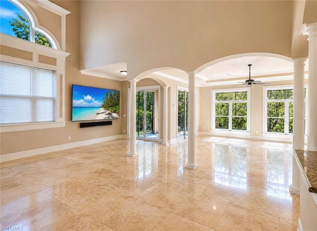 2915 Coco Lakes DR, Naples, FL 34105
