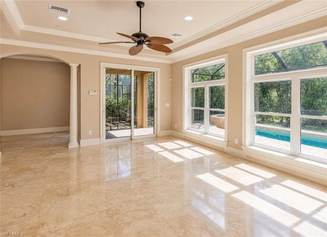 2915 Coco Lakes DR, Naples, FL 34105