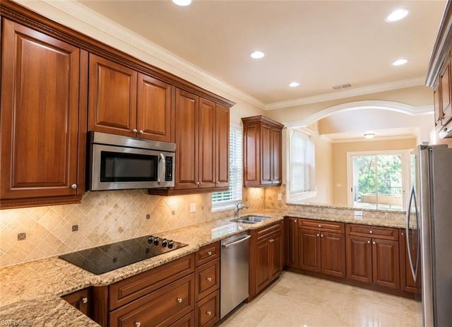 2915 Coco Lakes DR, Naples, FL 34105