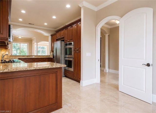 2915 Coco Lakes DR, Naples, FL 34105