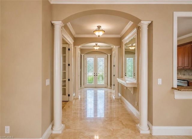 2915 Coco Lakes DR, Naples, FL 34105