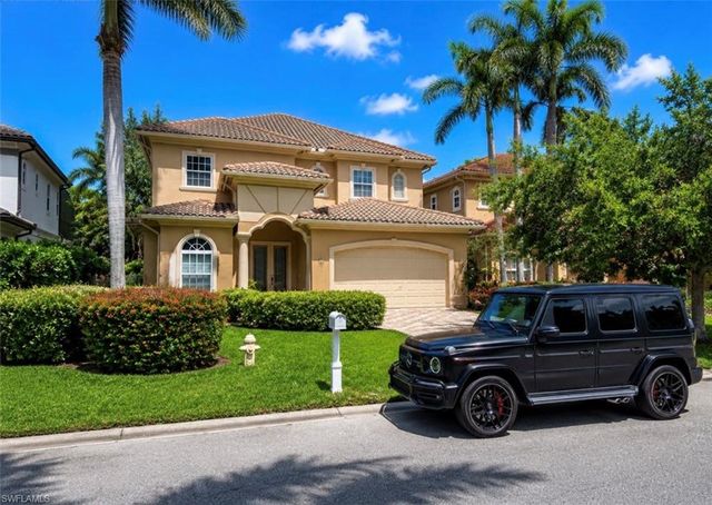 2915 Coco Lakes DR, Naples, FL 34105
