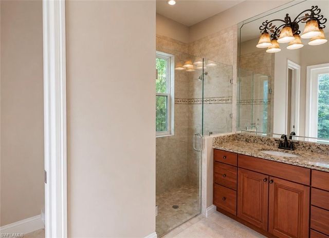2915 Coco Lakes DR, Naples, FL 34105