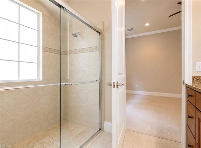 2915 Coco Lakes DR, Naples, FL 34105
