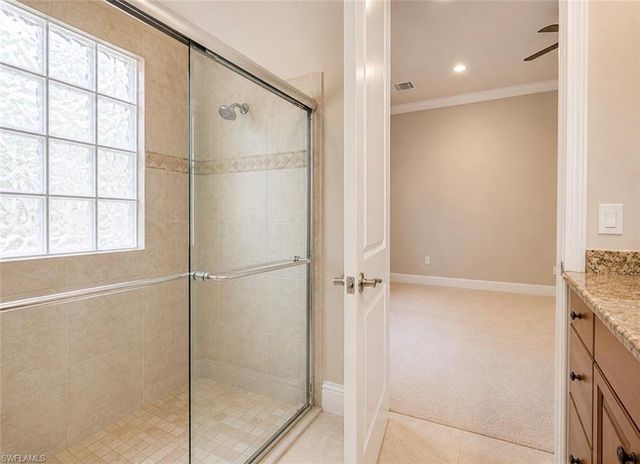 2915 Coco Lakes DR, Naples, FL 34105