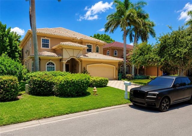 2915 Coco Lakes DR, Naples, FL 34105