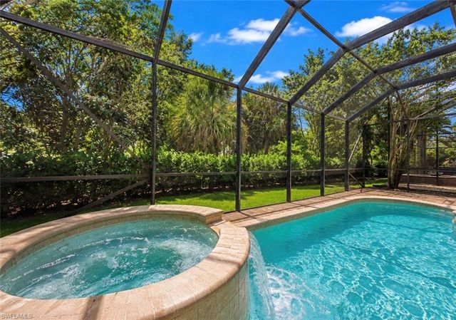 2915 Coco Lakes DR, Naples, FL 34105