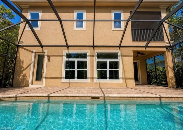 2915 Coco Lakes DR, Naples, FL 34105