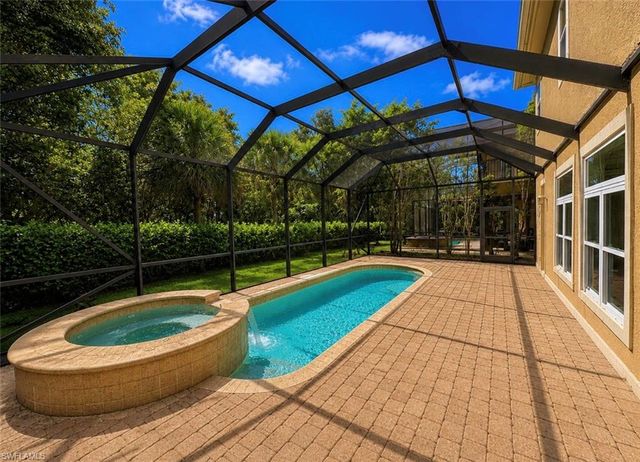 2915 Coco Lakes DR, Naples, FL 34105