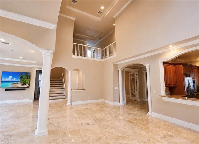 2915 Coco Lakes DR, Naples, FL 34105