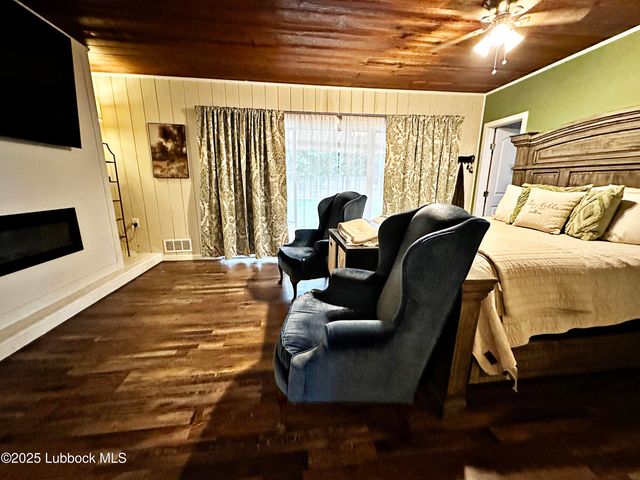 1936 Ave H, Levelland, TX 79336