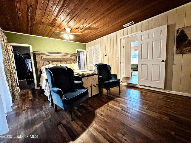 1936 Ave H, Levelland, TX 79336