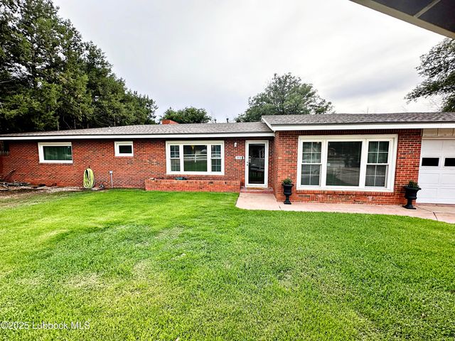 1936 Ave H, Levelland, TX 79336