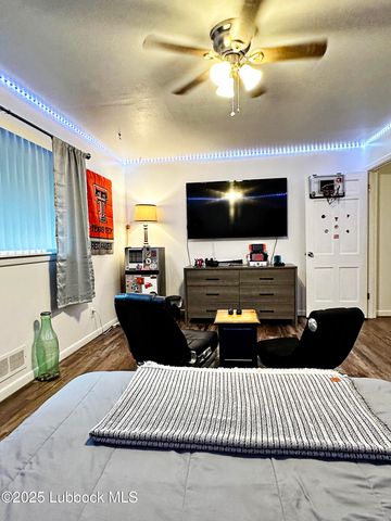 1936 Ave H, Levelland, TX 79336