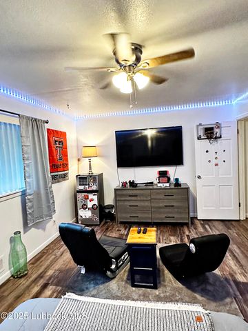 1936 Ave H, Levelland, TX 79336