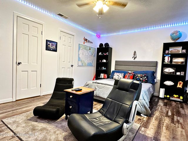 1936 Ave H, Levelland, TX 79336