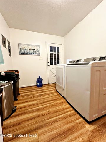 1936 Ave H, Levelland, TX 79336