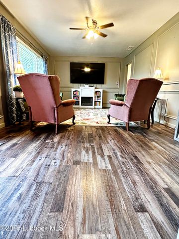 1936 Ave H, Levelland, TX 79336