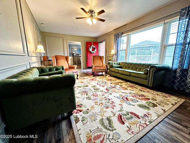 1936 Ave H, Levelland, TX 79336