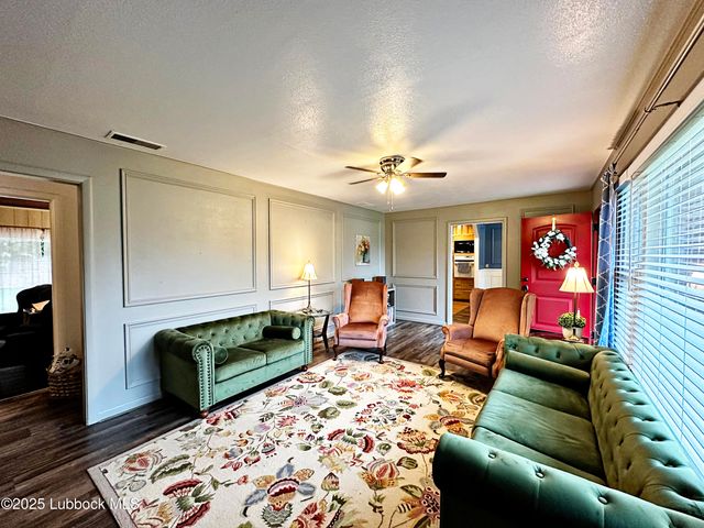 1936 Ave H, Levelland, TX 79336