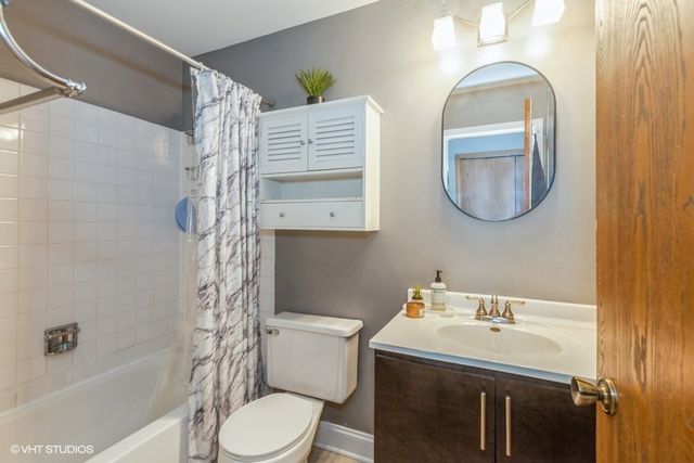 2261 Petworth Court 201C, Naperville, IL 60565