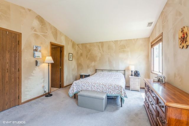 2261 Petworth Court 201C, Naperville, IL 60565