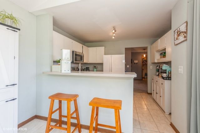 2261 Petworth Court 201C, Naperville, IL 60565