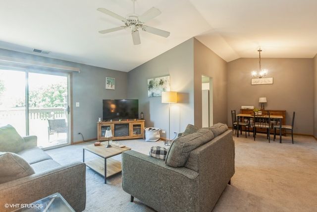 2261 Petworth Court 201C, Naperville, IL 60565